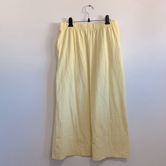 BNWOT FEAR OF GOD ESSENTIALS logo-patch straight skirt size M in light yellow - Picture 4 of 5